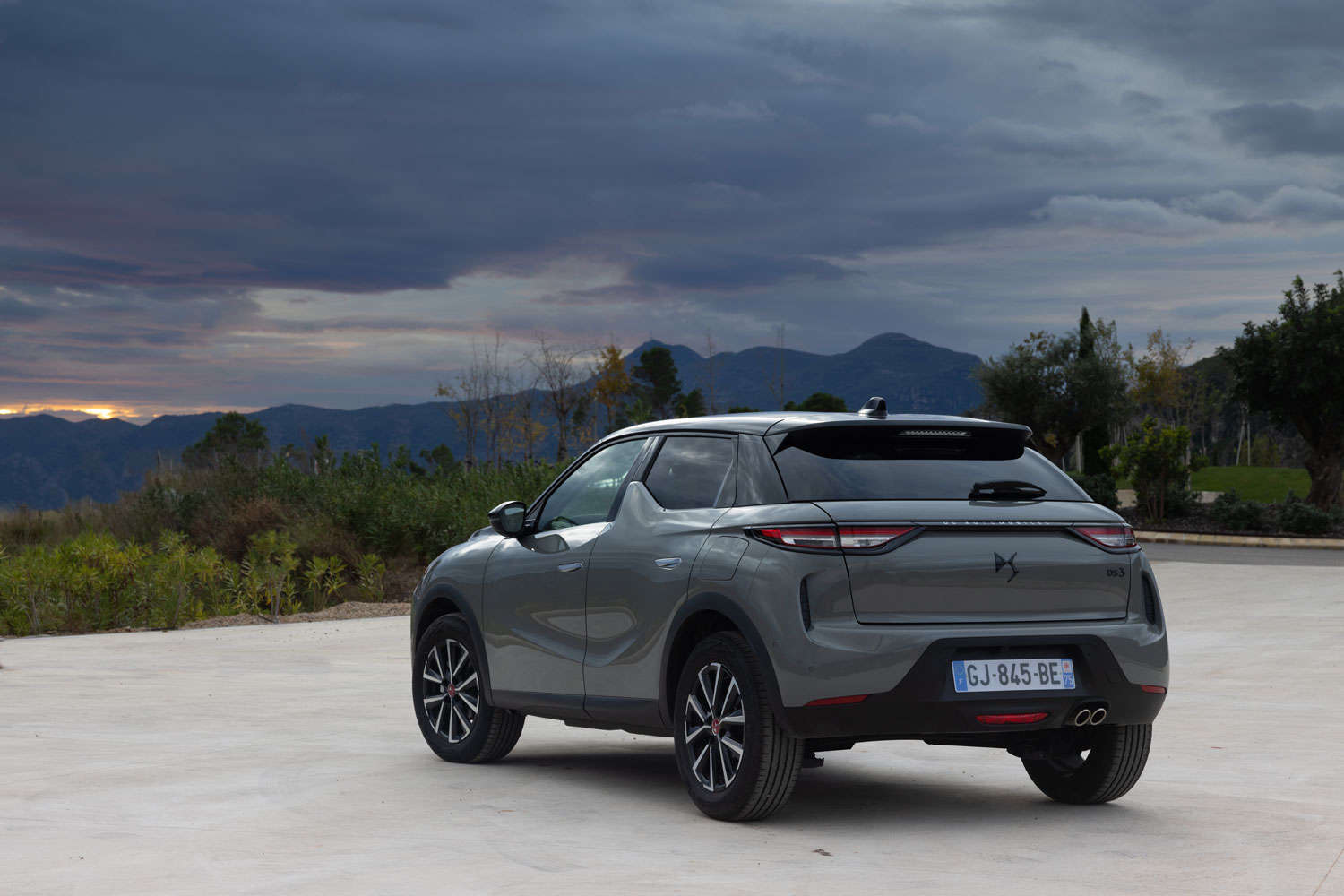 DS 3, вигляд ззаду з лівого боку